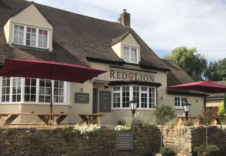 Red Lion Pub in
            Yarnton
