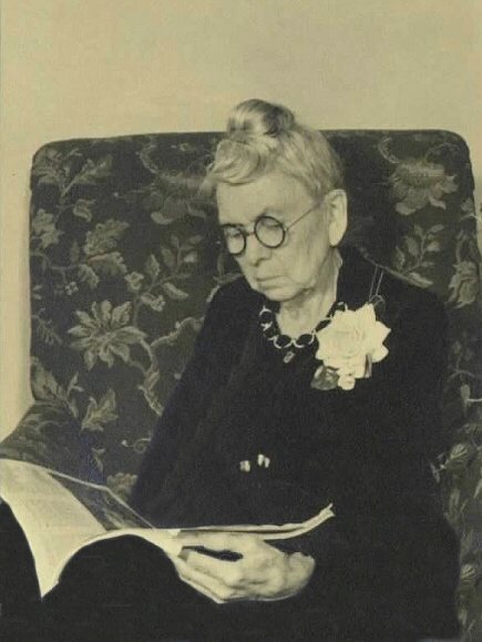 Emma_Amanda_Ennis_2.jpg